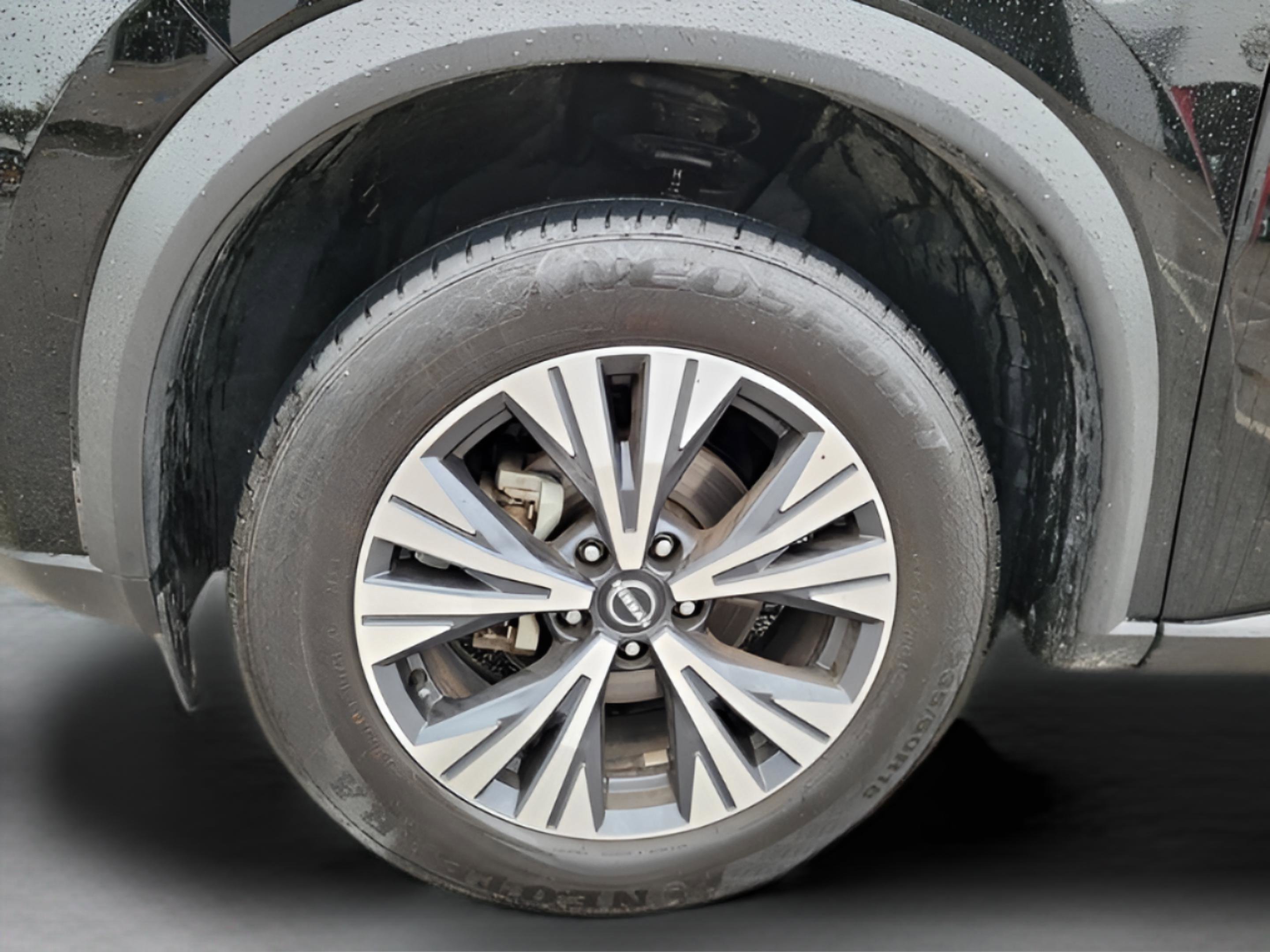 Used 2023 Nissan Rogue SV image 34