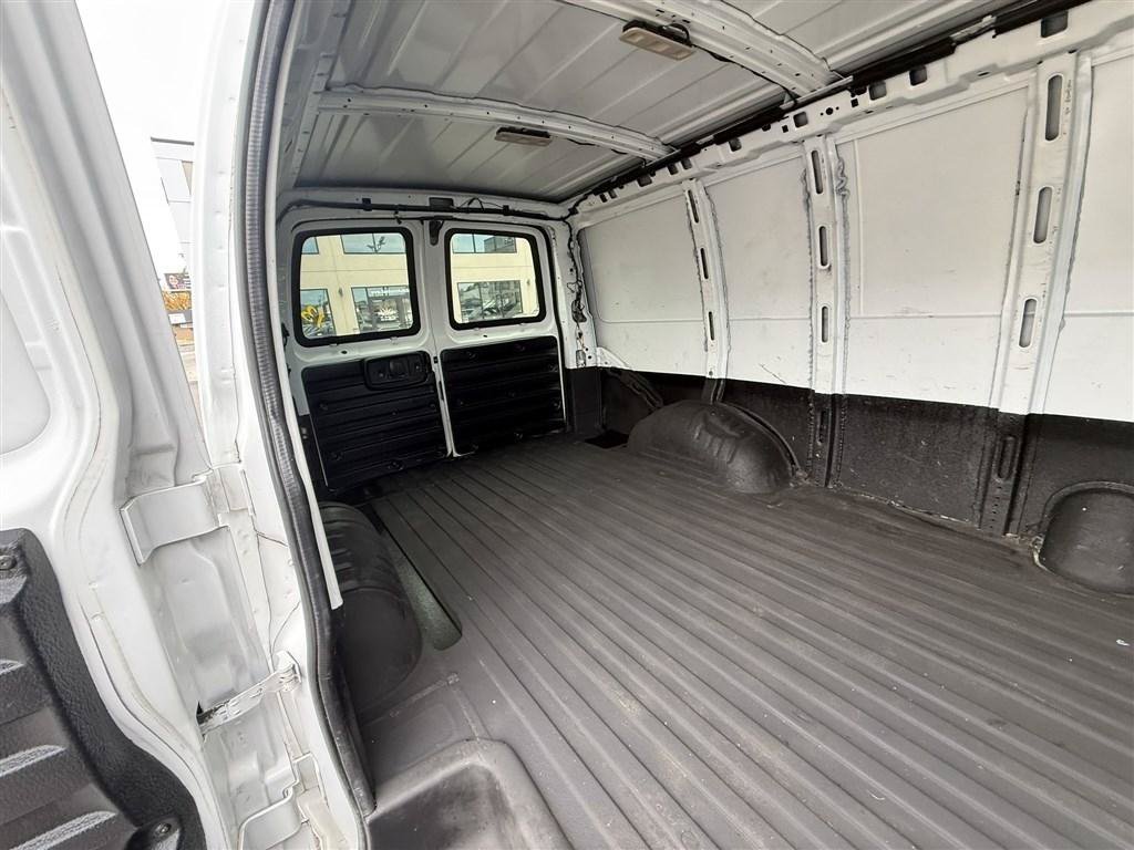 Used 2015 Chevrolet Express 2500 RWD image 11