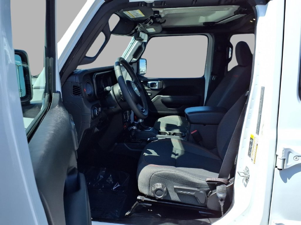 Used 2025 Jeep Wrangler Unlimited Rubicon AWD/4WD image 21