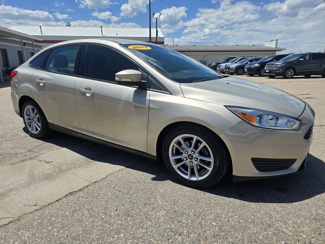 Used 2017 Ford Focus SE image 2