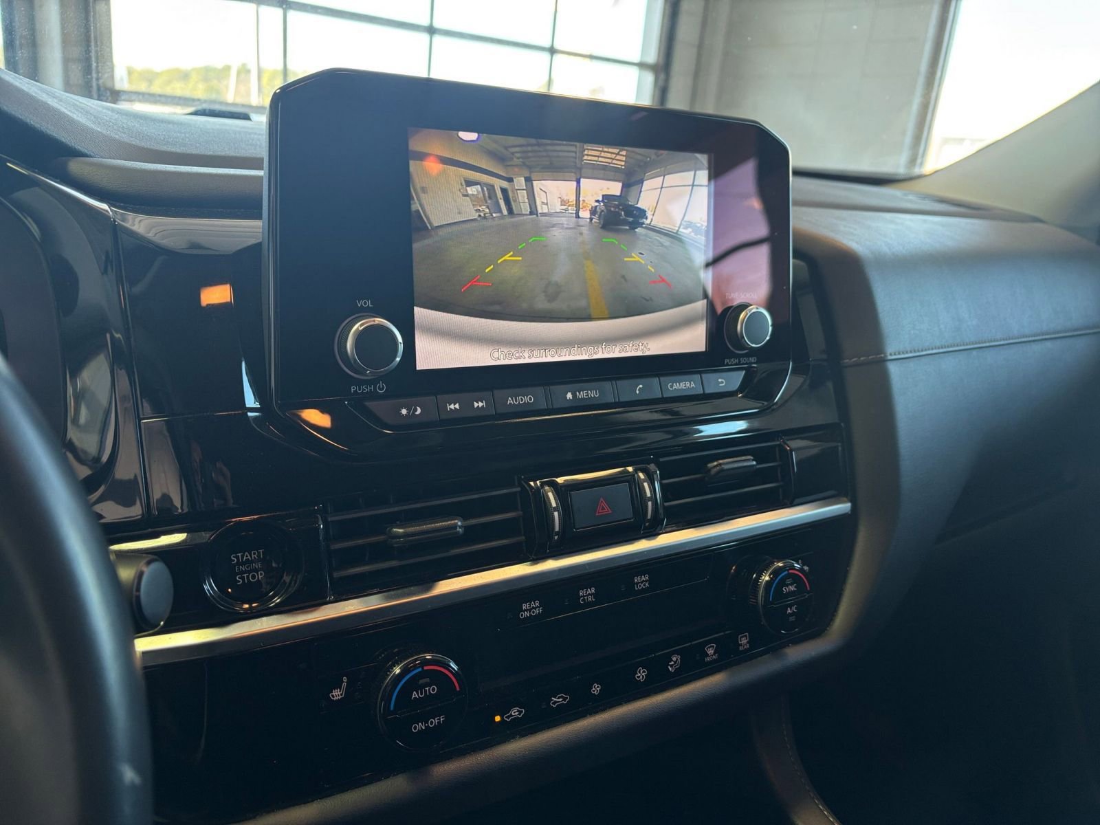 Used 2025 Nissan Pathfinder SV image 31