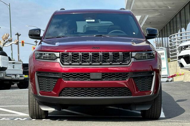 New 2026 Jeep Grand Cherokee Altitude image 6