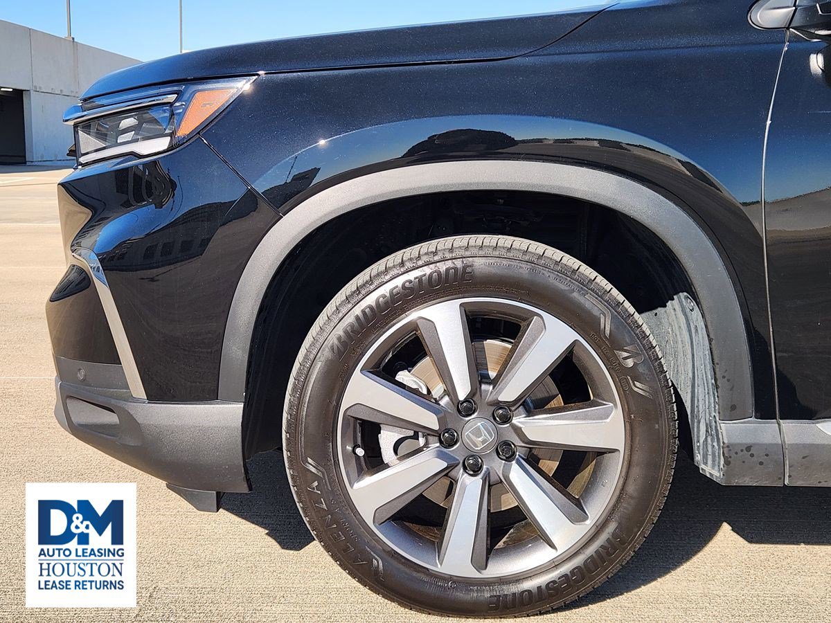 Used 2025 Honda Pilot Touring image 4