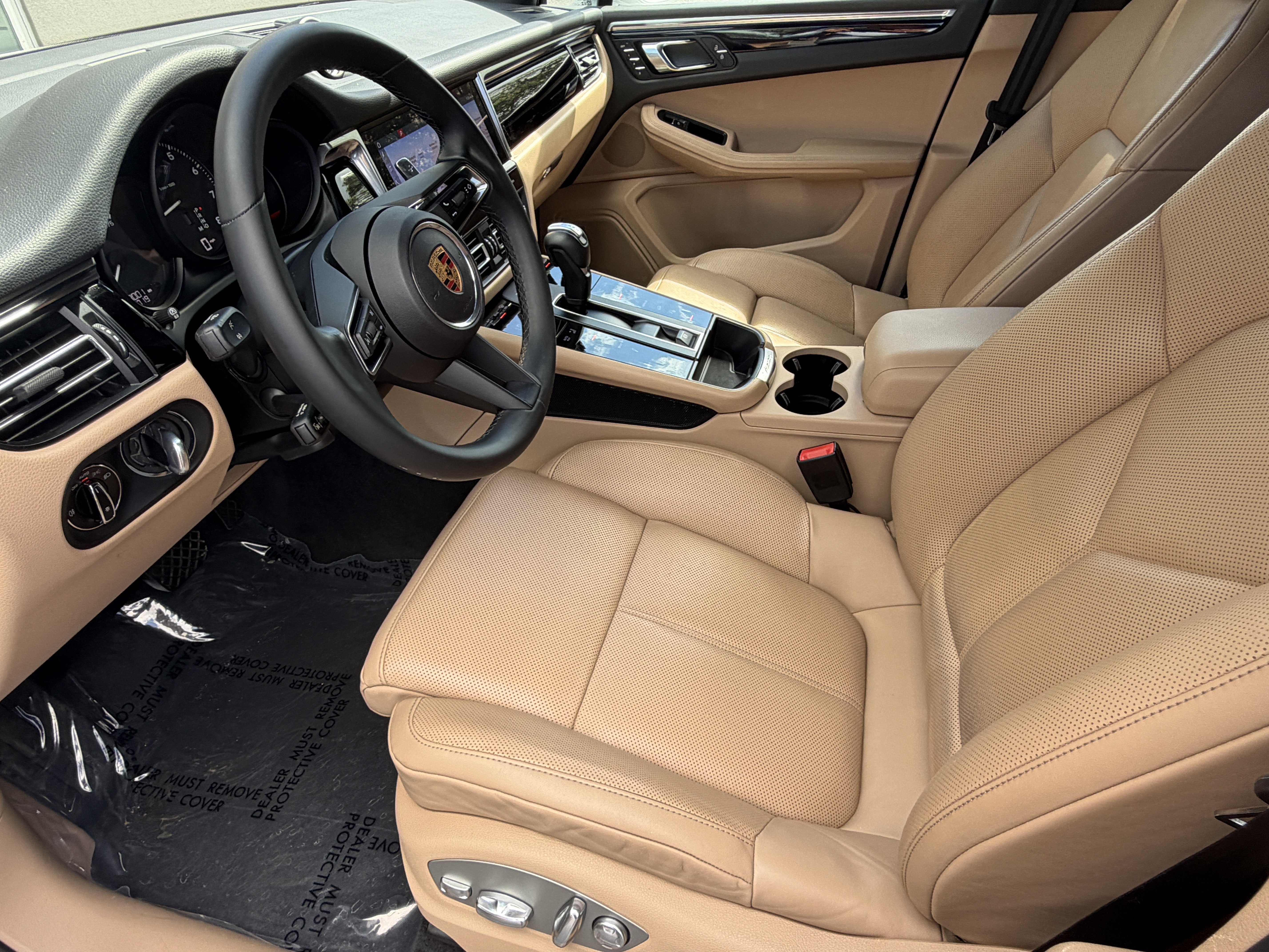 Certified 2024 Porsche Macan AWD/4WD image 4
