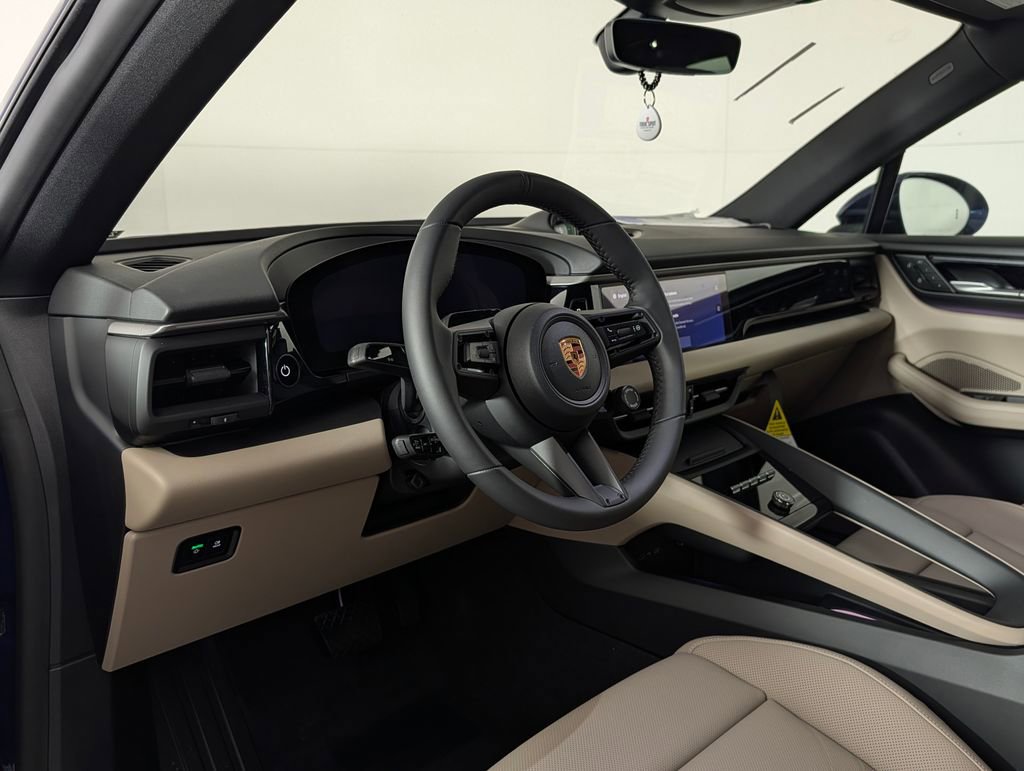 New 2026 Porsche Macan 4 Electric image 4