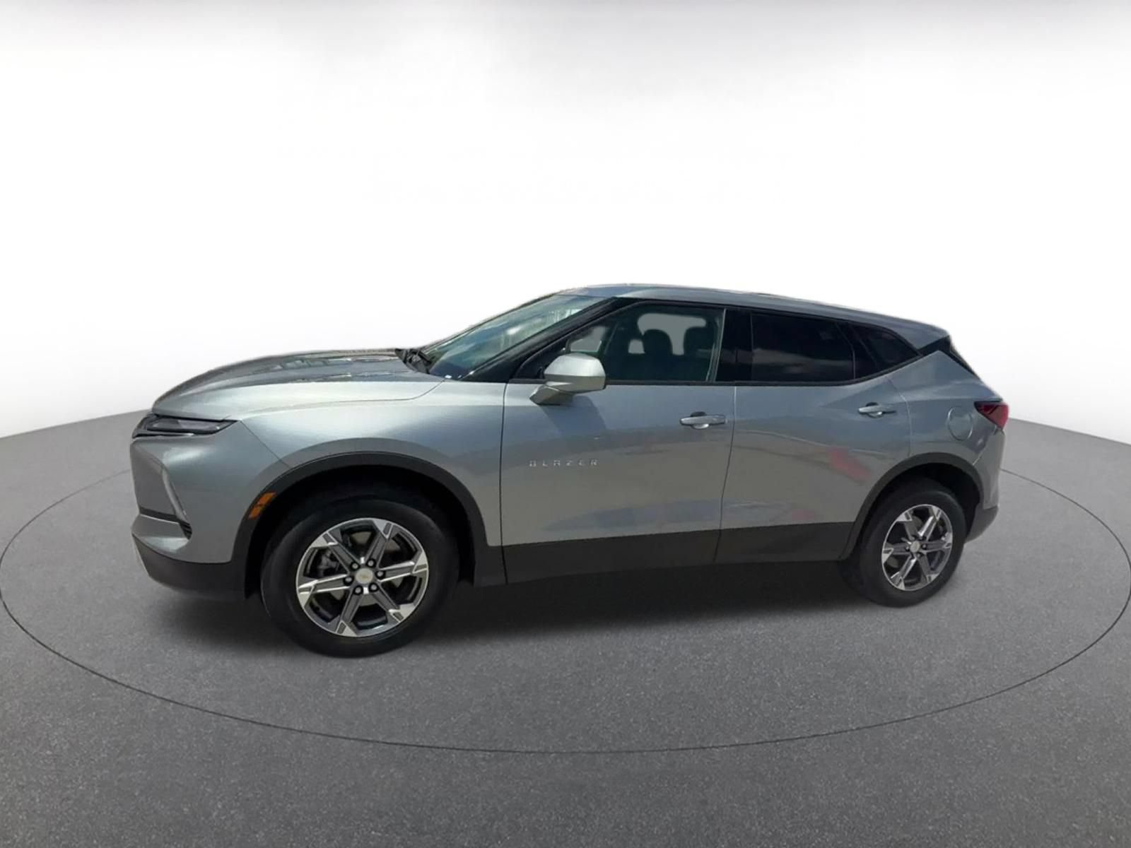 Used 2025 Chevrolet Blazer LT FWD image 10