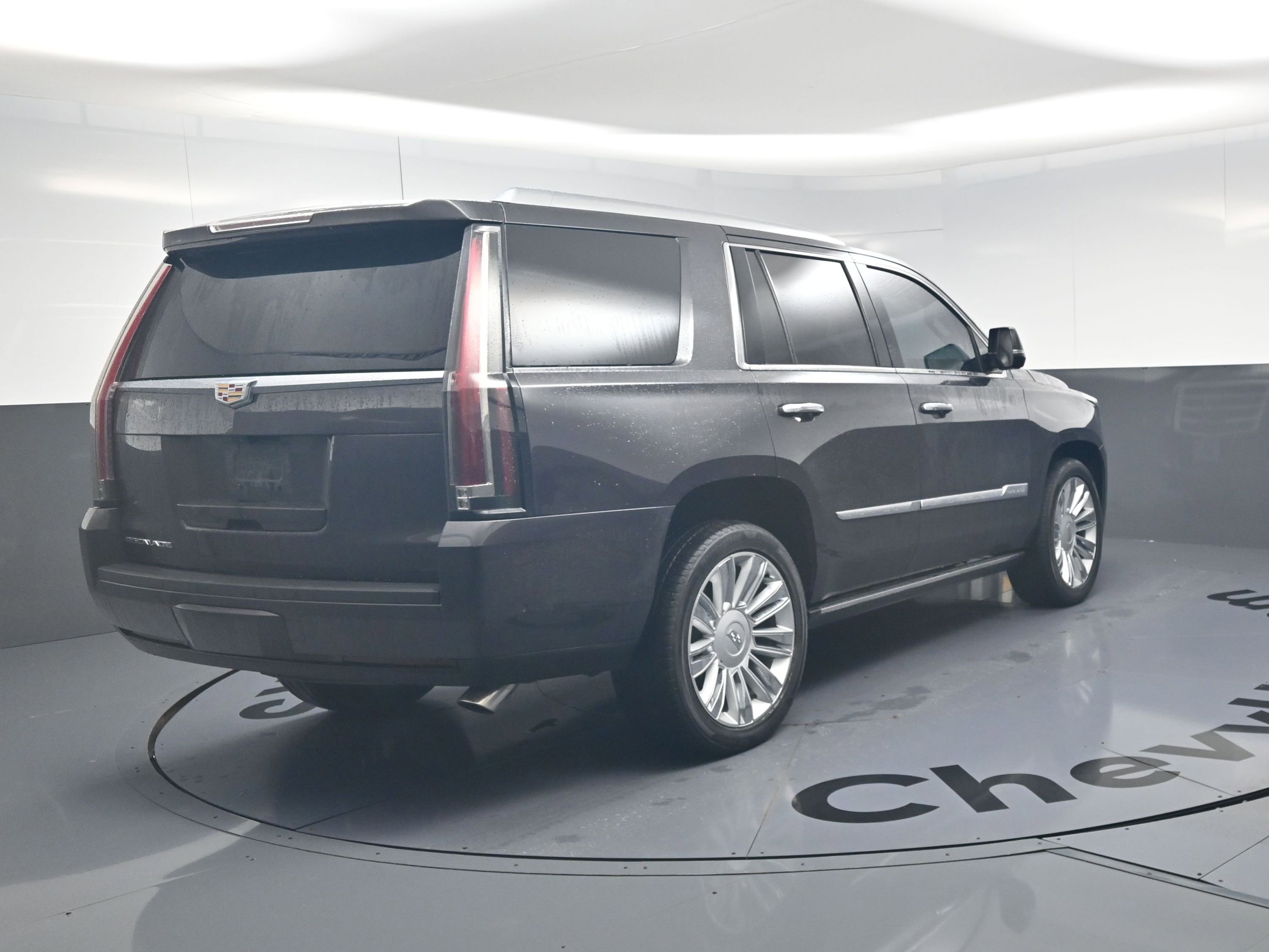Used 2018 Cadillac Escalade Platinum AWD/4WD image 17