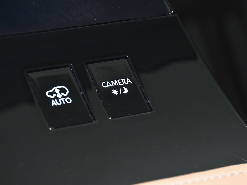 Used 2025 INFINITI QX80 Sensory image 35