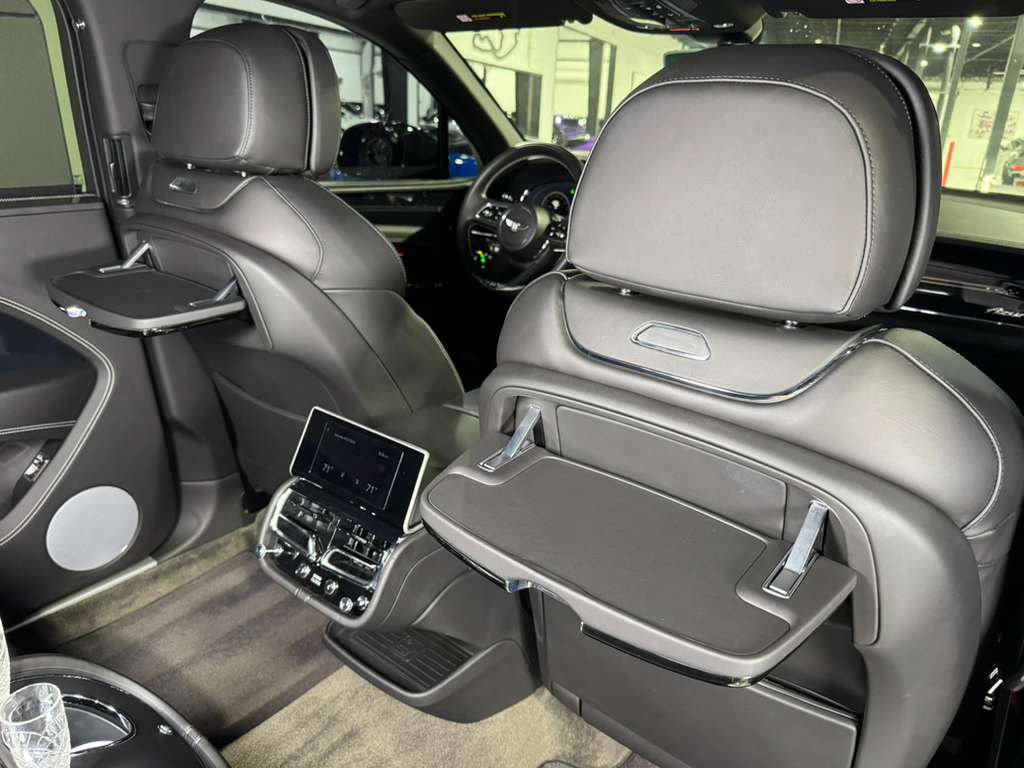 Used 2023 Bentley Bentayga Extended Wheelbase image 17