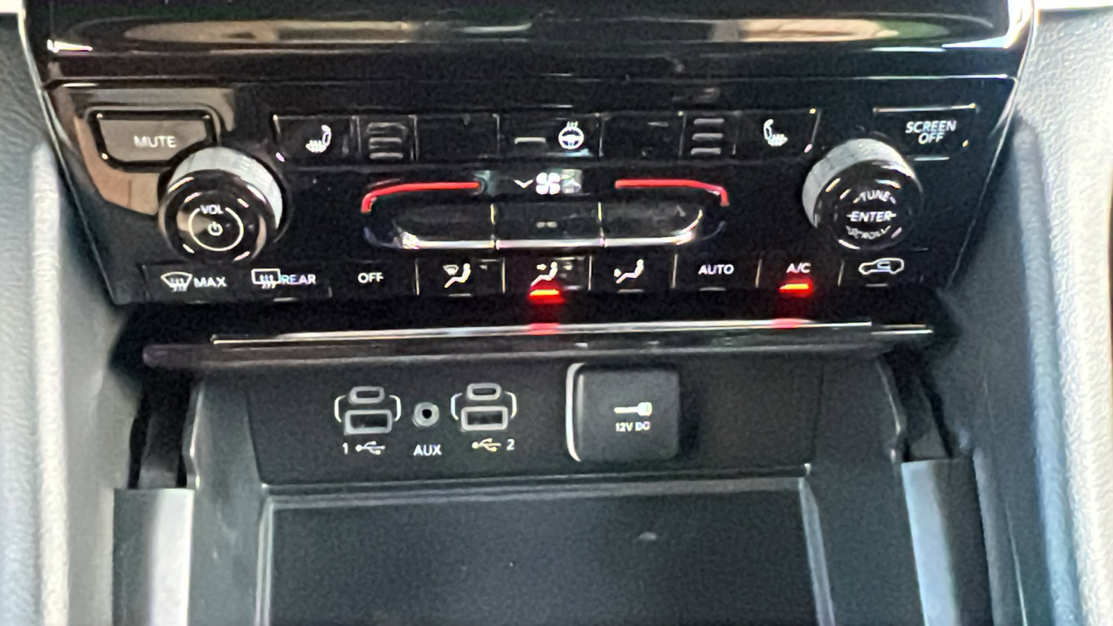 New 2025 Jeep Grand Cherokee Altitude image 23