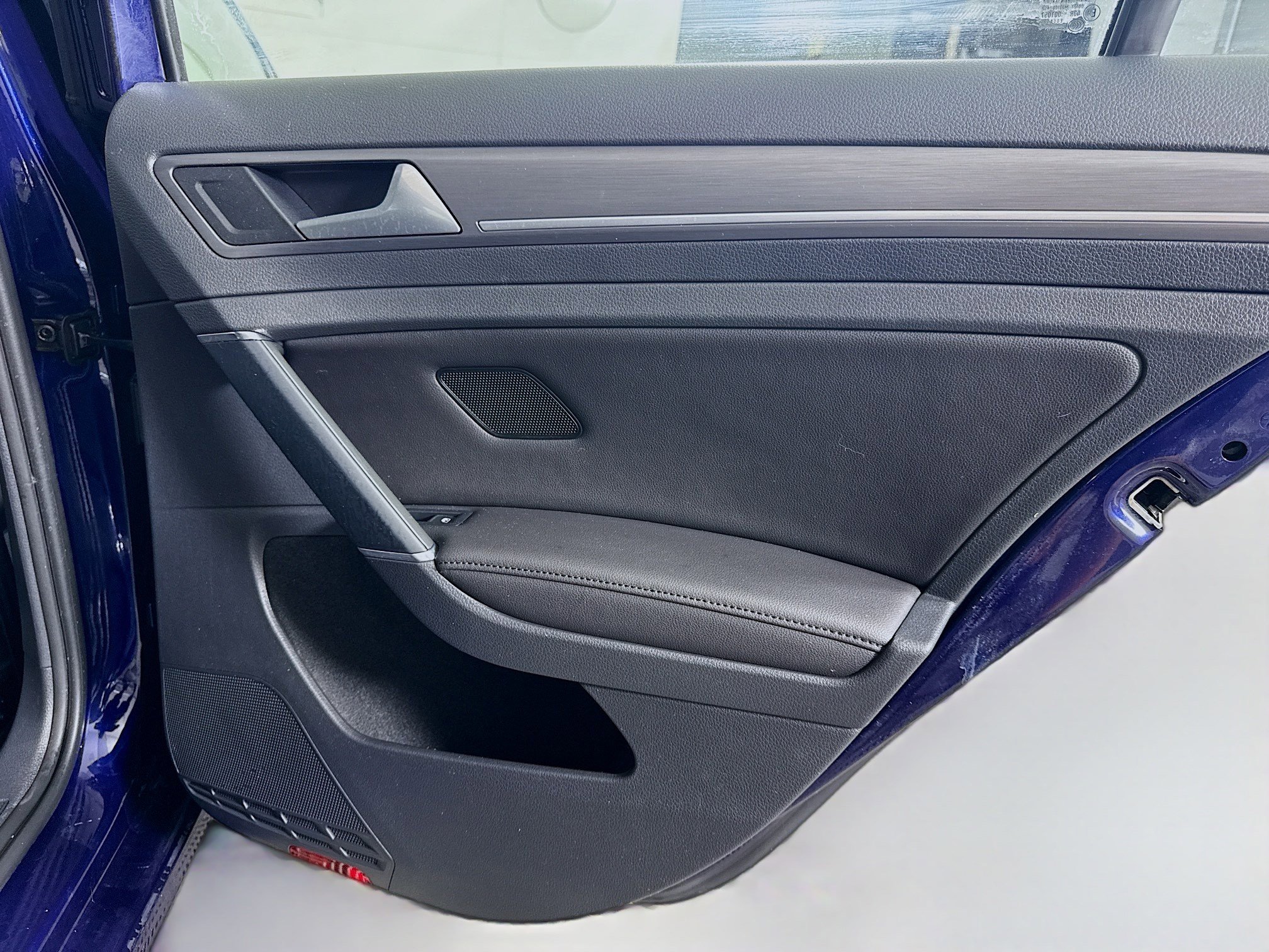 Used 2017 Volkswagen e-Golf SEL Premium image 28