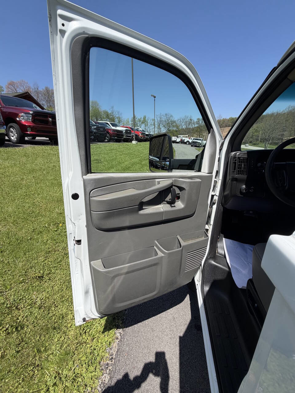 Used 2011 Chevrolet Express 3500 RWD image 37