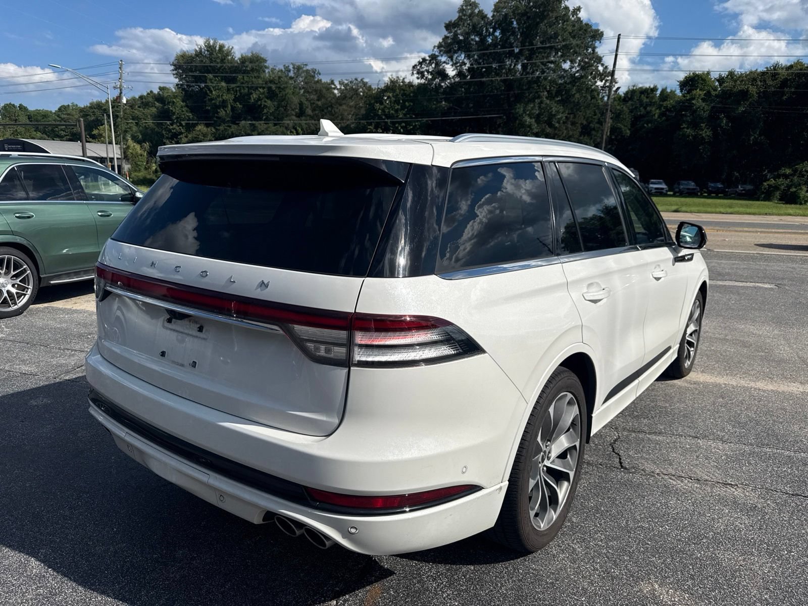 Used 2023 Lincoln Aviator Grand Touring w/ Equipment Group 301A AWD/4WD image 3