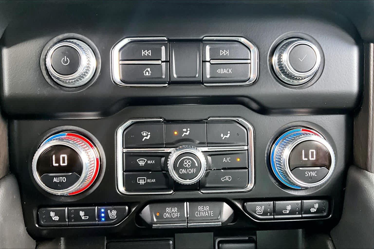 Used 2022 GMC Yukon XL AT4 AWD/4WD image 34