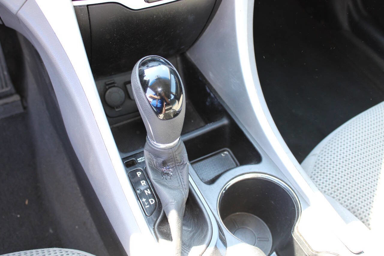 Used 2011 Hyundai Sonata GLS FWD image 16