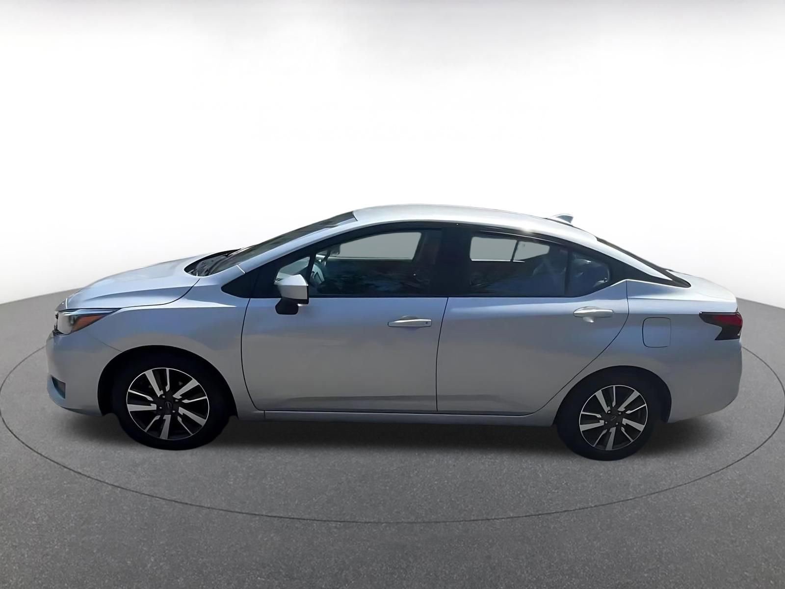 Used 2025 Nissan Versa SV FWD image 9