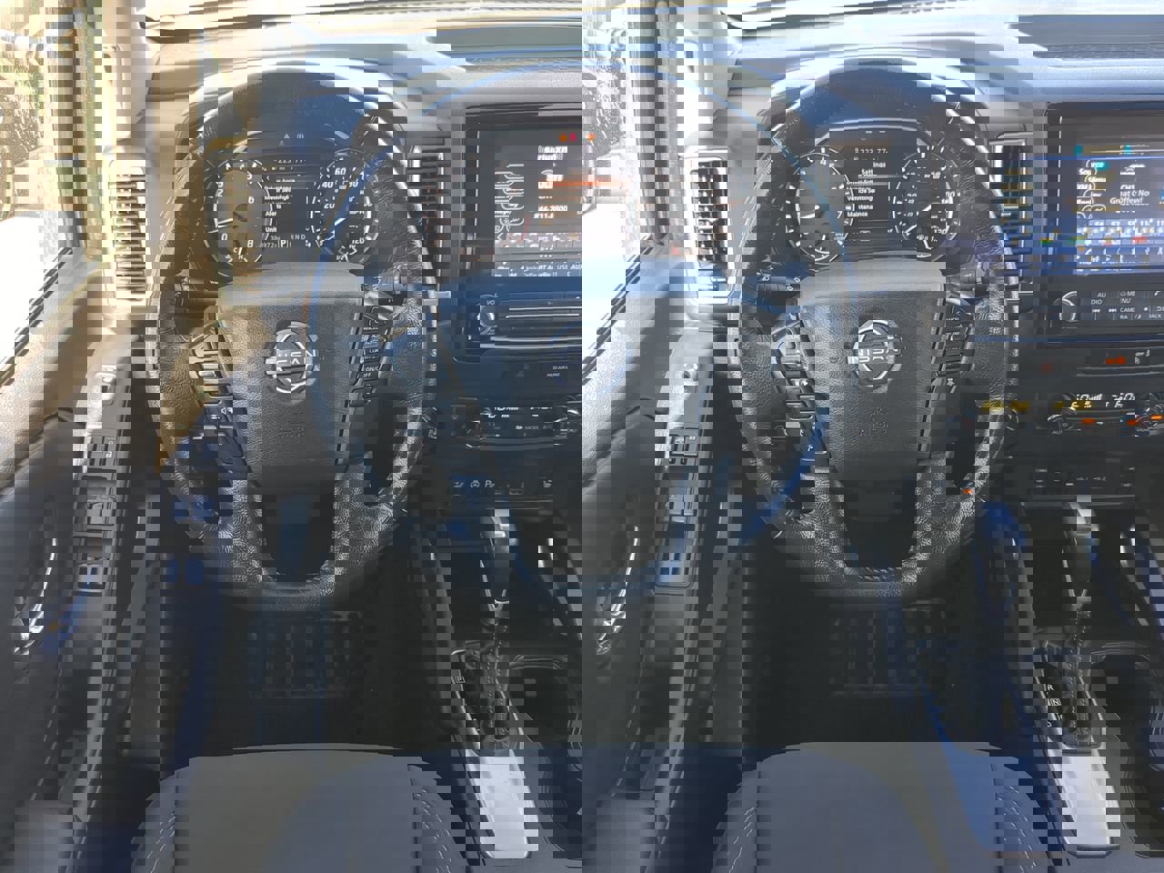 Used 2022 Nissan Frontier SV image 16