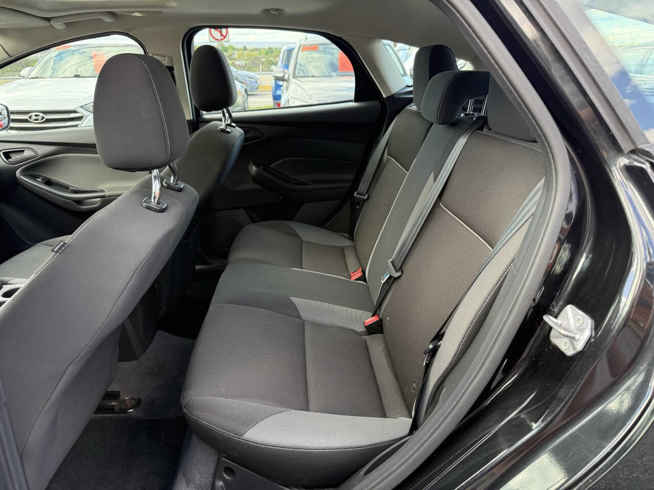 Used 2012 Ford Focus SE w/ SE Winter Pkg image 15