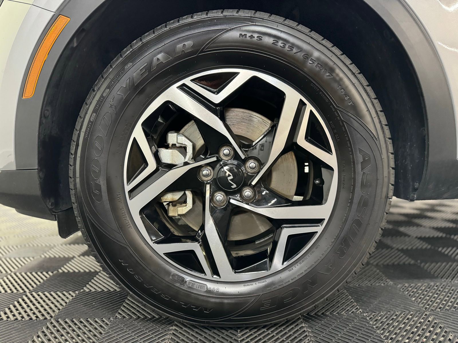 Used 2024 Kia Sportage LX image 9