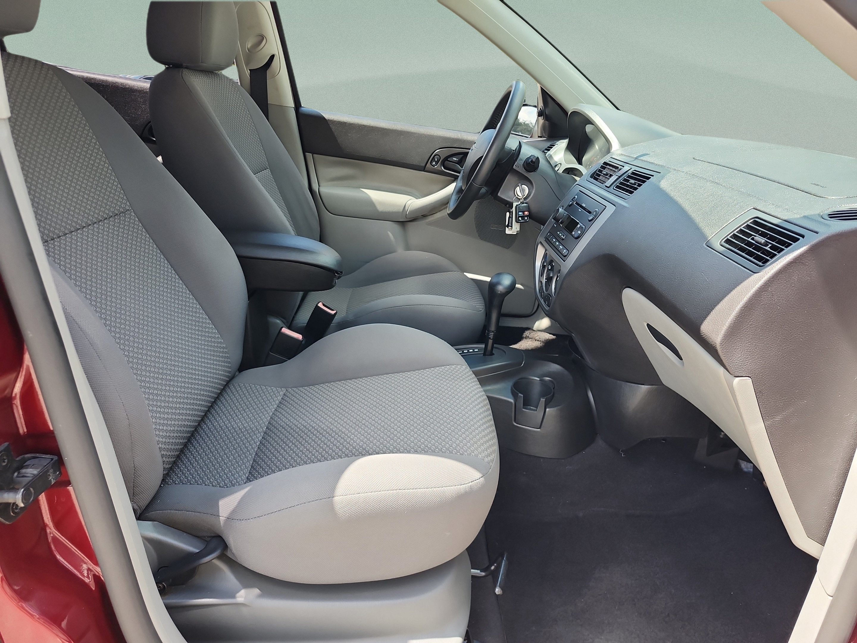 Used 2006 Ford Focus ZX5 Hatchback FWD image 19