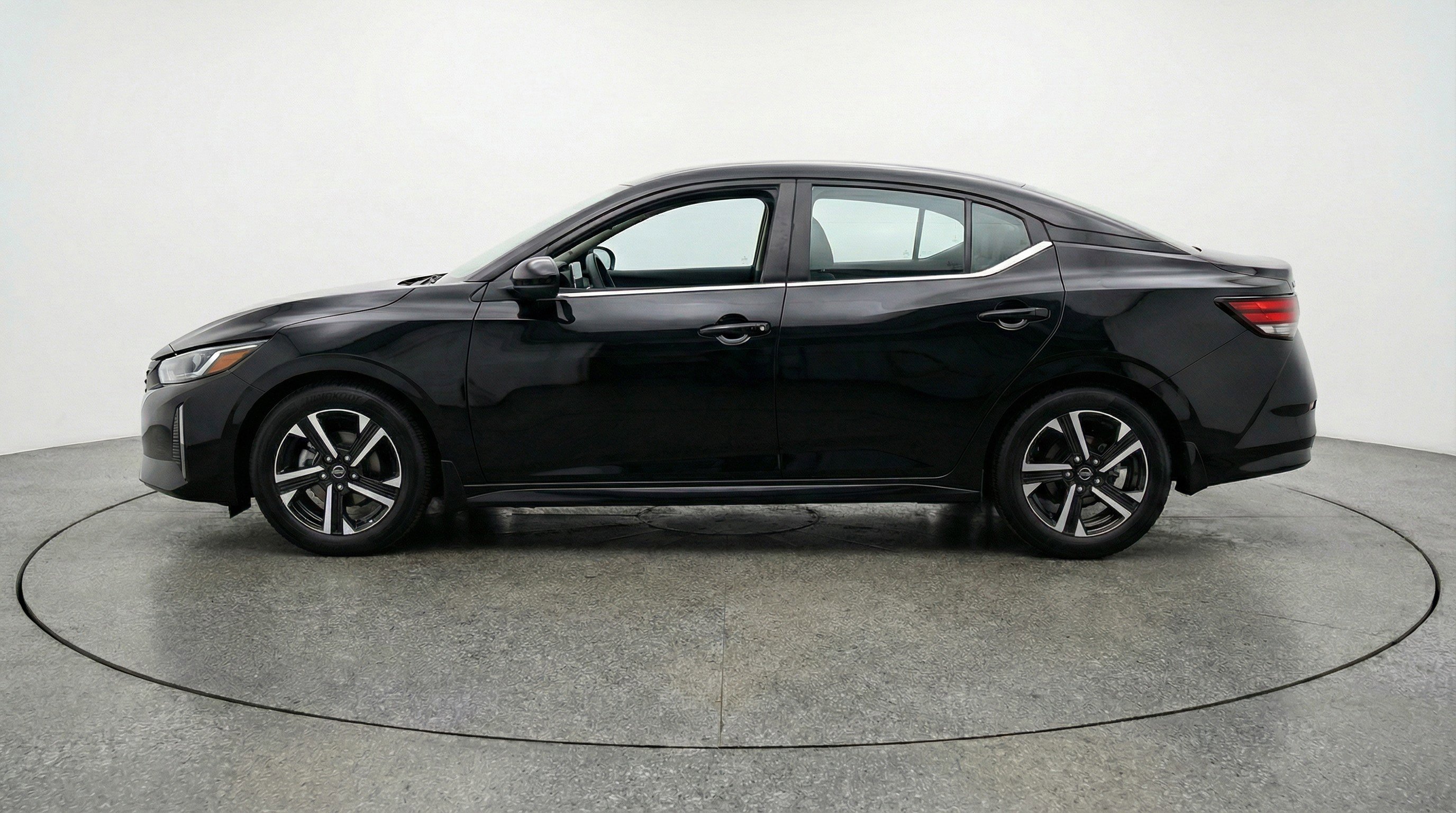Used 2025 Nissan Sentra SV FWD image 5
