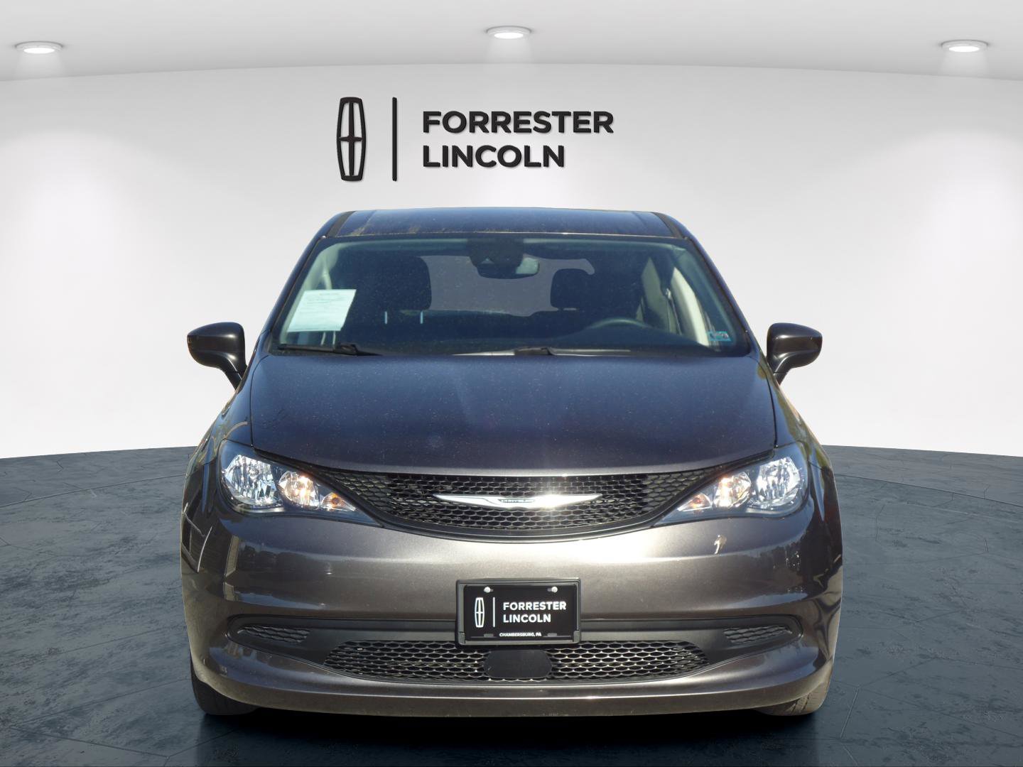 Used 2023 Chrysler Voyager LX image 10