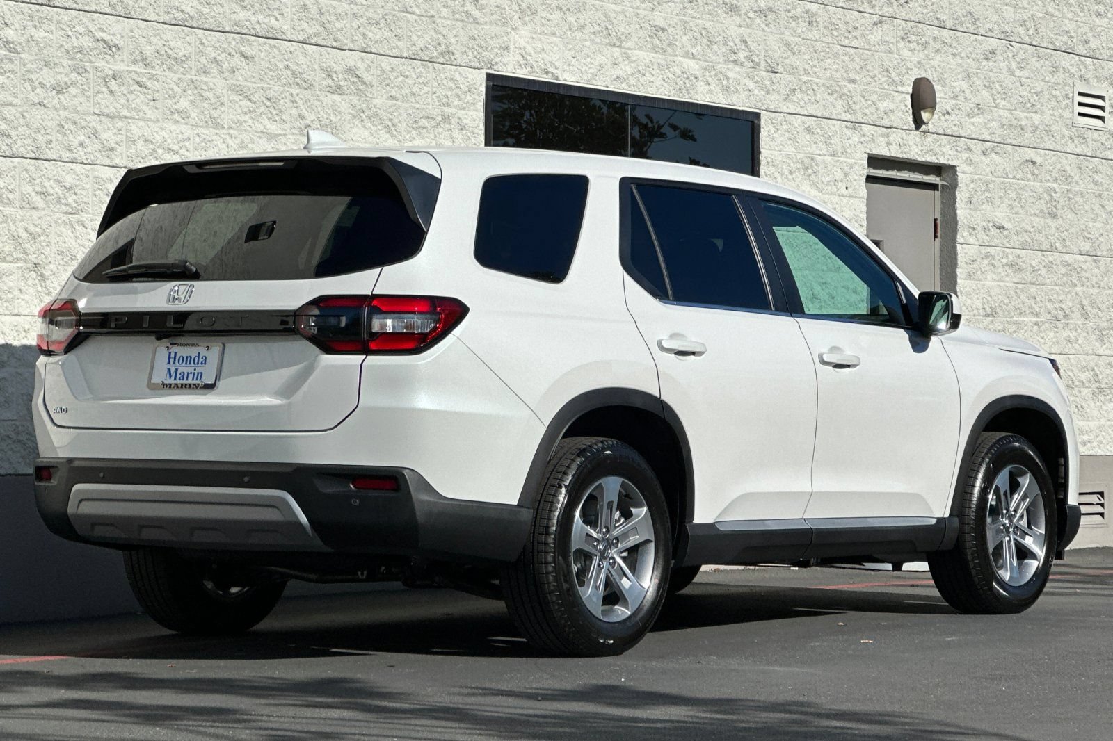 New 2025 Honda Pilot EX-L image 3