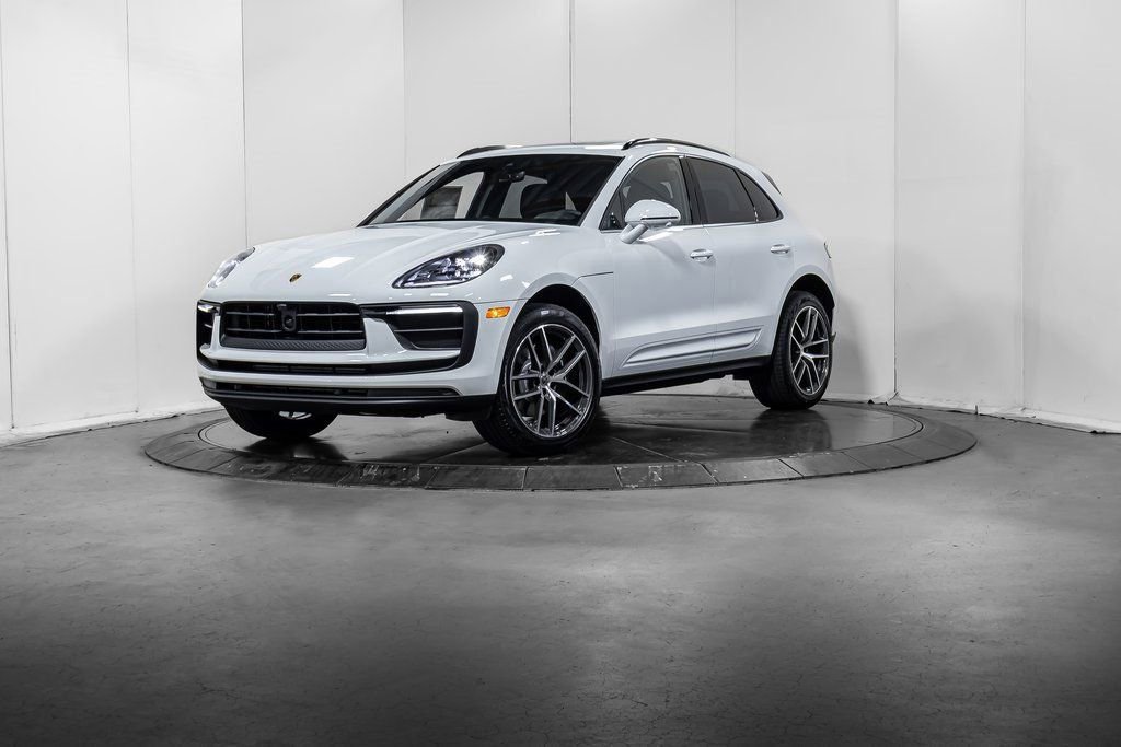 Certified 2025 Porsche Macan AWD/4WD image 1