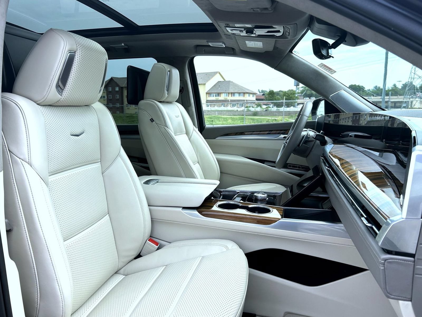 Used 2025 Cadillac Escalade Sport Platinum AWD/4WD image 19