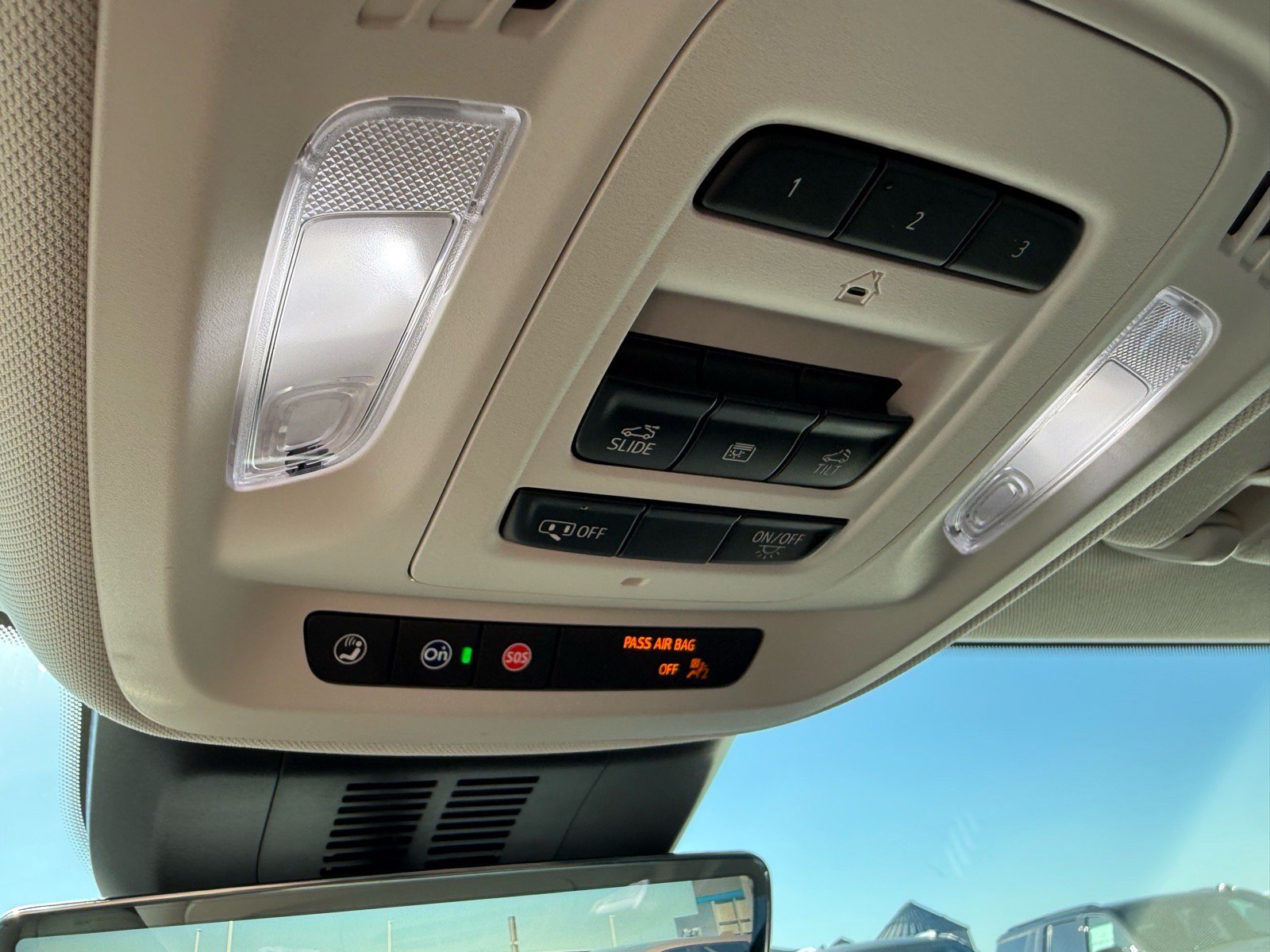 Used 2025 Buick Envision Avenir AWD/4WD image 26