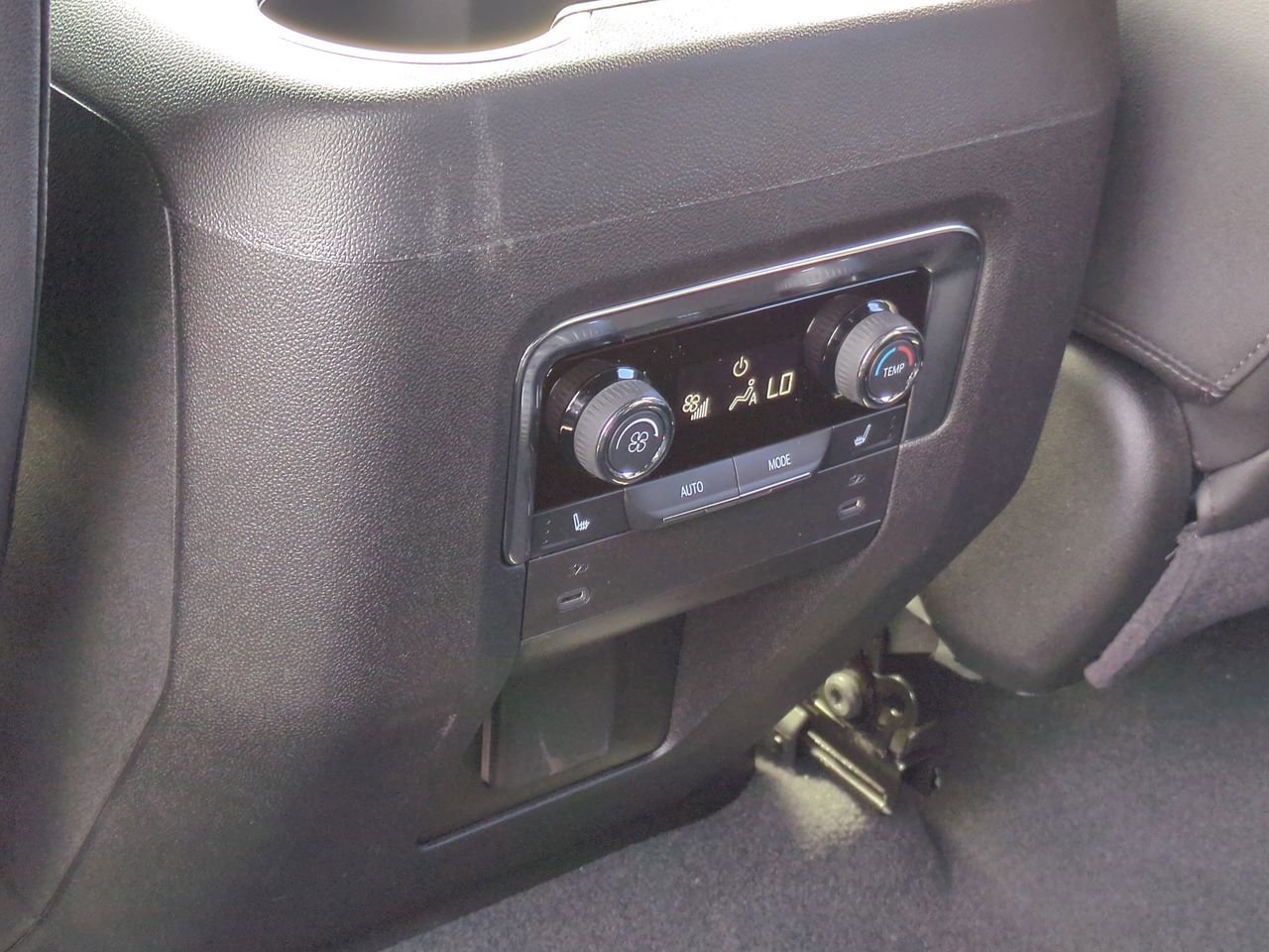 New 2026 Chevrolet Suburban Z71 w/ Comfort Package image 21