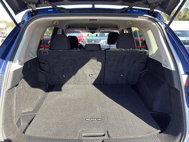 Used 2023 Nissan Rogue SV FWD image 11