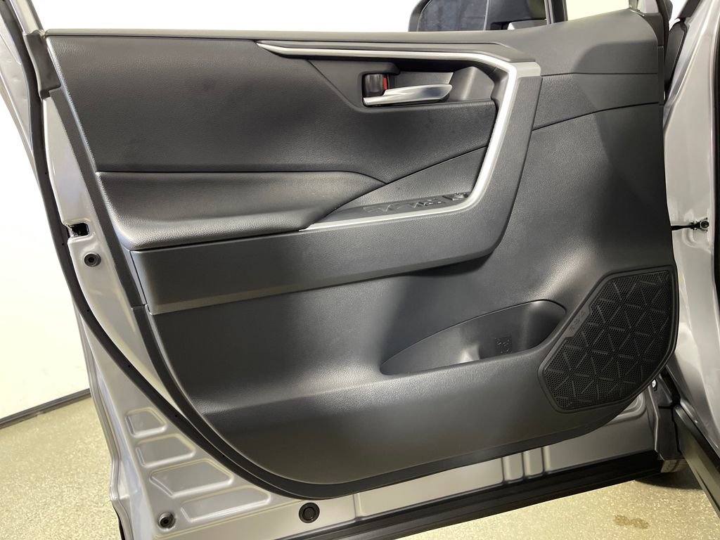 Used 2025 Toyota RAV4 XLE image 19