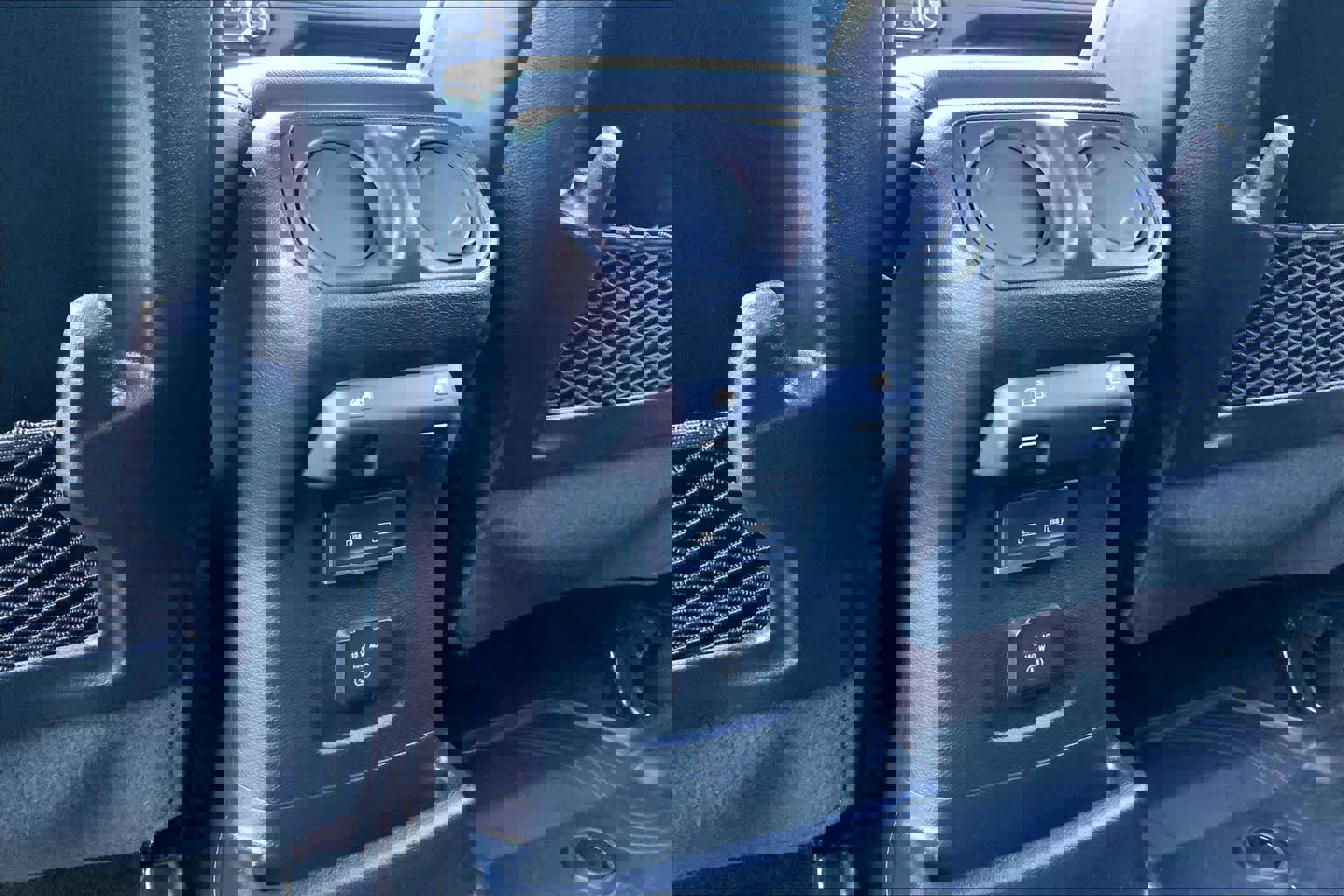 Used 2024 Jeep Wrangler Unlimited Rubicon w/ Technology Group AWD/4WD image 32