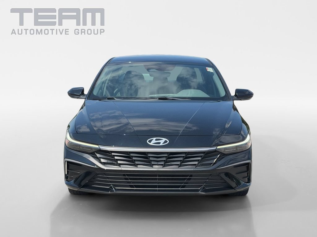 Used 2024 Hyundai Elantra SEL FWD image 2
