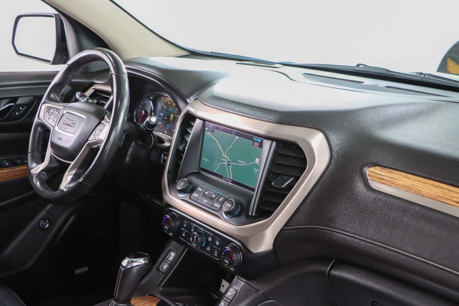 Used 2019 GMC Acadia Denali w/ Technology Package AWD/4WD image 28