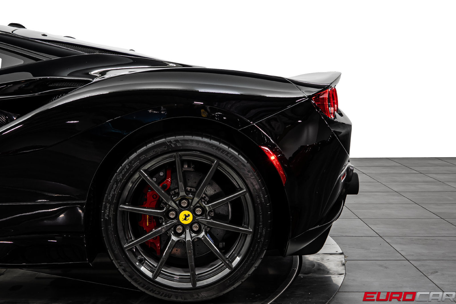 Used 2022 Ferrari F8 Tributo RWD image 17
