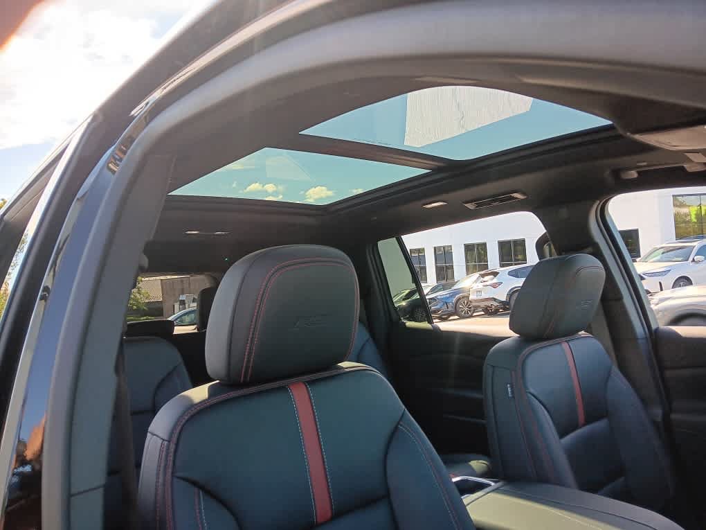 Used 2024 Chevrolet Traverse RS AWD/4WD image 20
