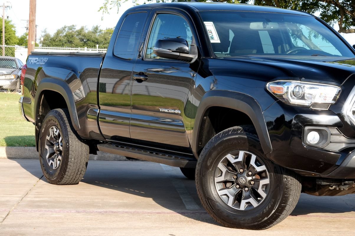 Used 2016 Toyota Tacoma TRD Off-Road AWD/4WD image 19