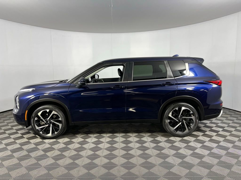 Used 2024 Mitsubishi Outlander SE image 10
