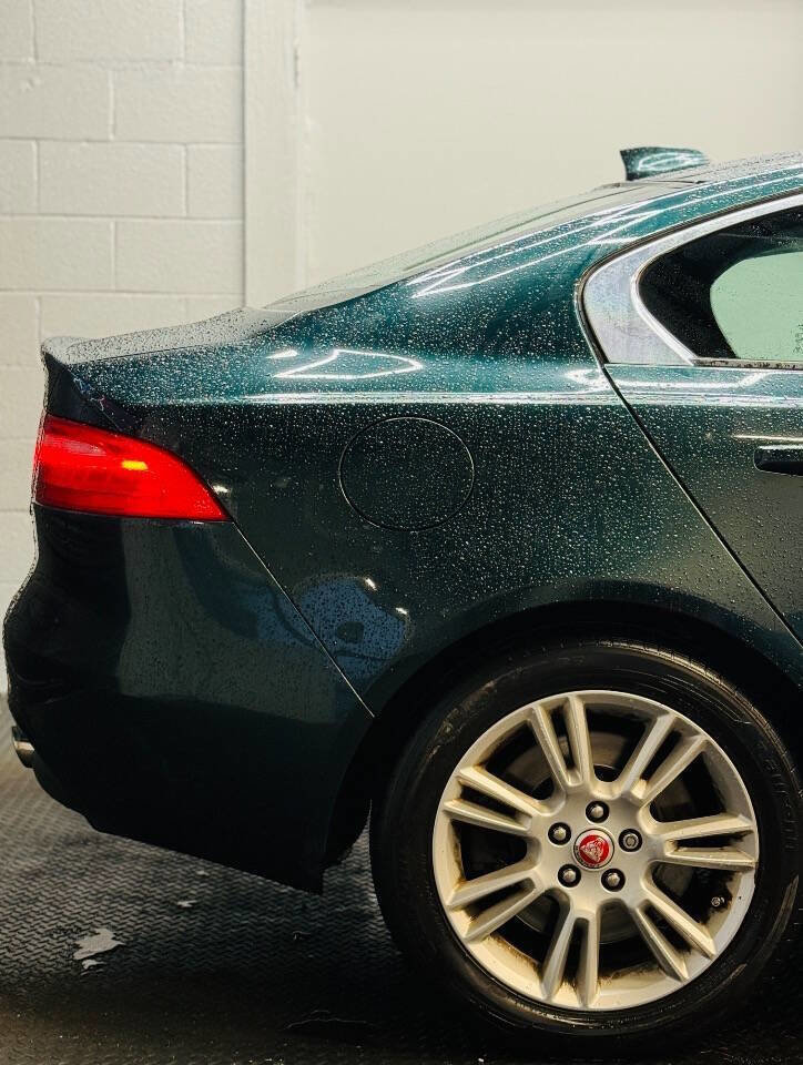 Used 2017 Jaguar XE Premium image 7