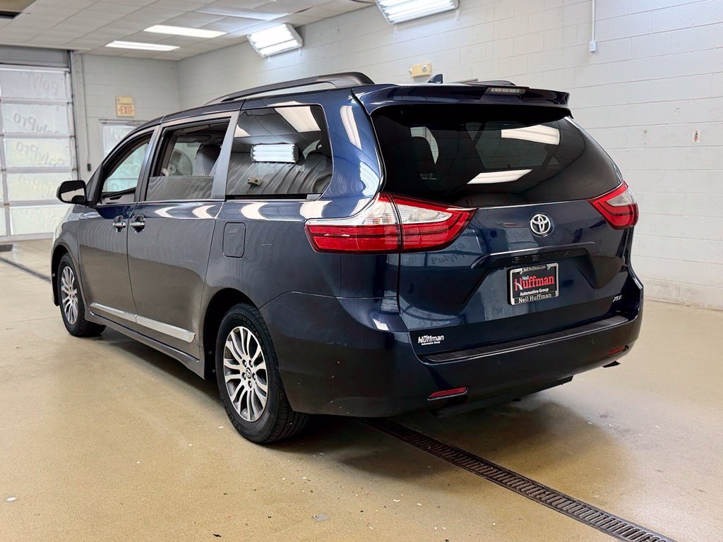Used 2018 Toyota Sienna XLE w/ XLE Navigation Package FWD image 7
