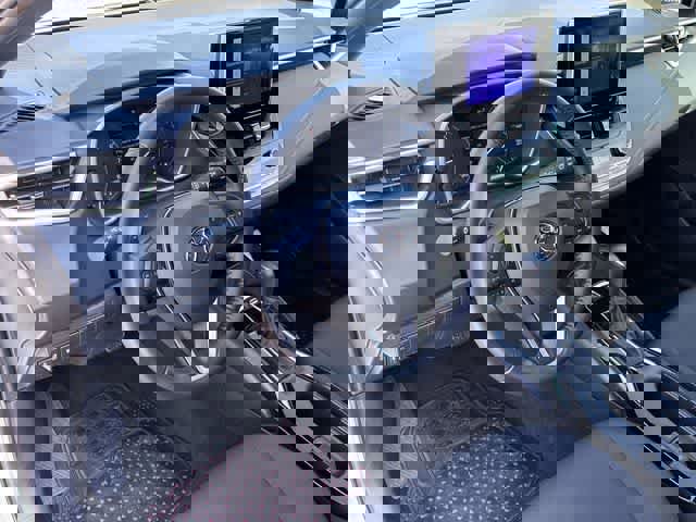 Used 2025 Toyota Corolla SE image 2