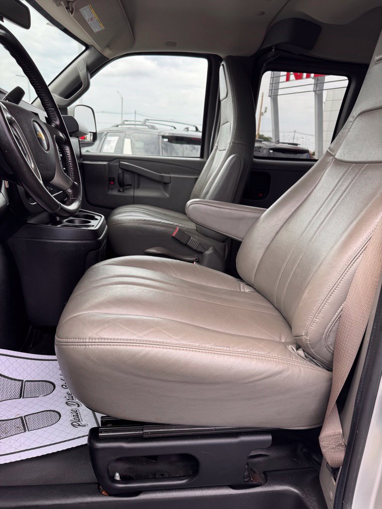 Used 2019 Chevrolet Express 2500 LS w/ Driver Convenience Package RWD image 9