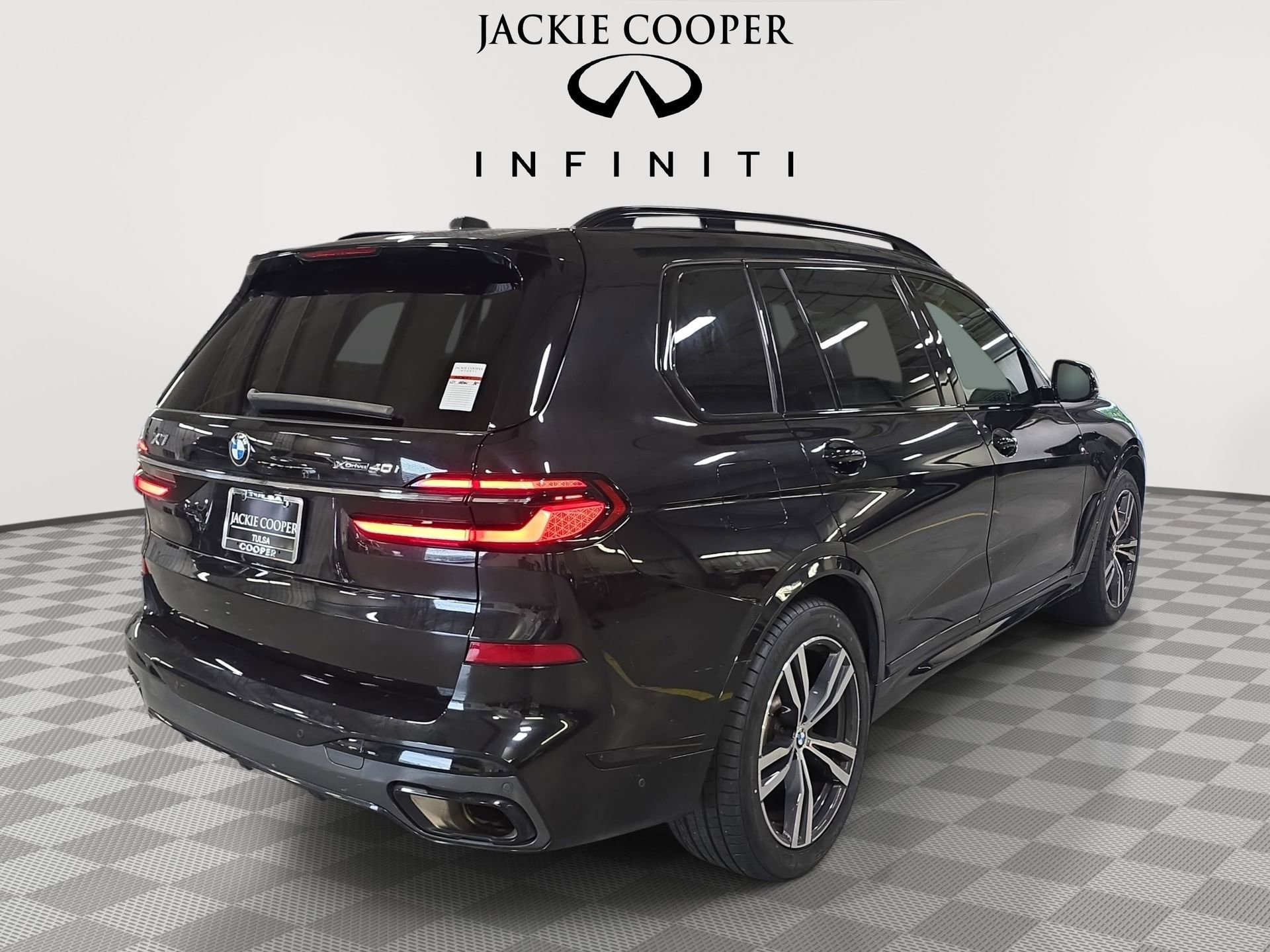 Used 2023 BMW X7 xDrive40i w/ M Sport Package AWD/4WD image 5