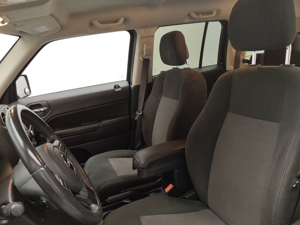 Used 2016 Jeep Patriot Latitude FWD image 17