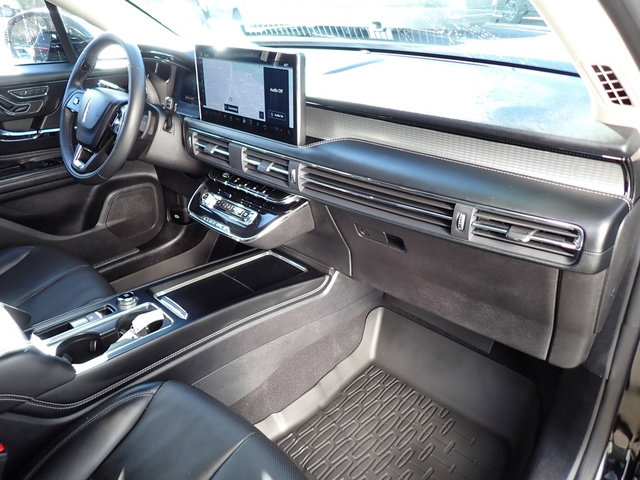 Certified 2023 Lincoln Corsair AWD w/ Equipment Group 101A image 12