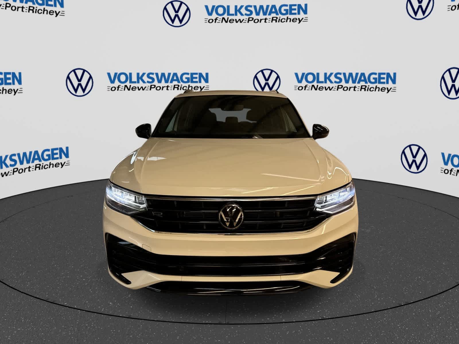 Used 2024 Volkswagen Tiguan SE R-Line FWD image 17