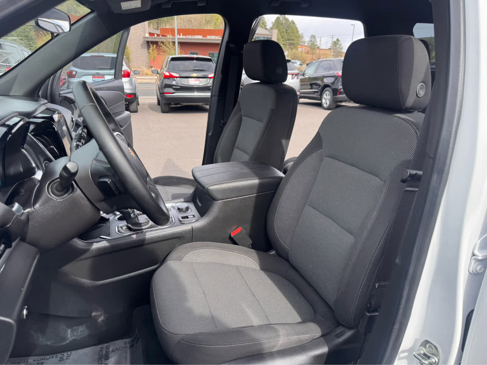 Used 2023 Chevrolet Traverse LT image 9