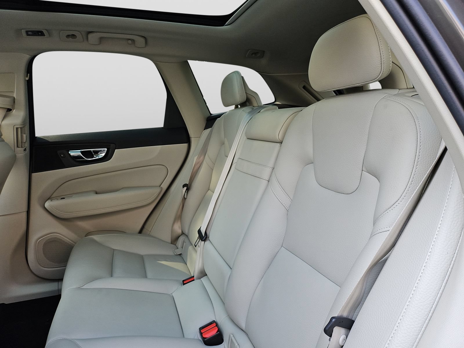 Used 2019 Volvo XC60 T5 Momentum w/ Premium Package FWD image 40